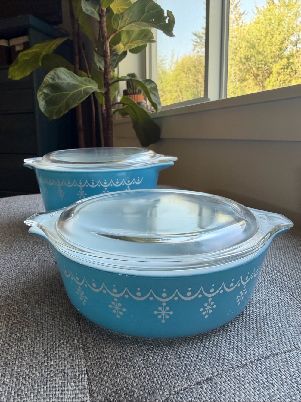 Pyrex Blue Snowflake garland 471, 473 Pattern Set with Glass Lids - Picture 2 of 12